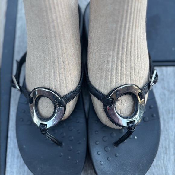 Vionic Karina Orthopedic Black fill flops thong sandals women’s sz 9 support - Picture 3 of 7